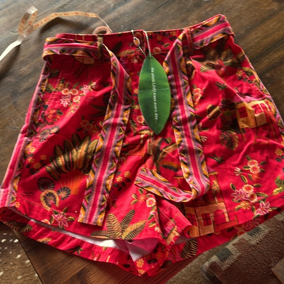 Farm Rio Secret Garden shorts size medium NWT❤️ - Picture 4 of 8